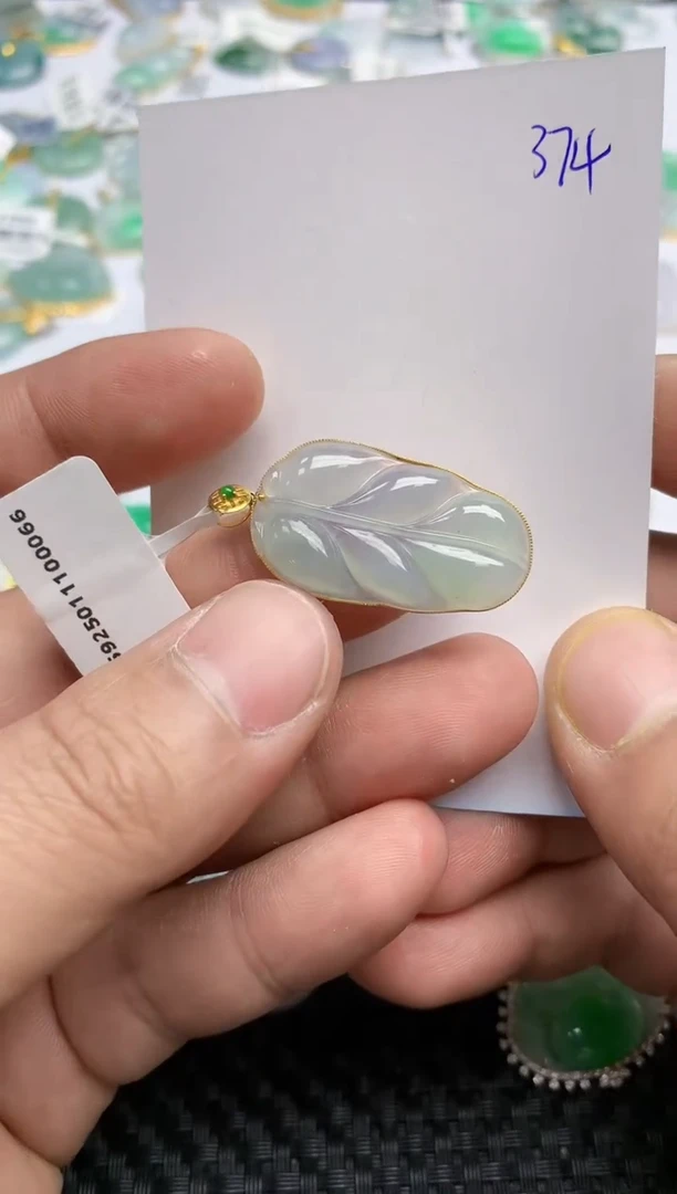 【闪购商品】翡翠颈饰18K金镶嵌 天然翡翠A货