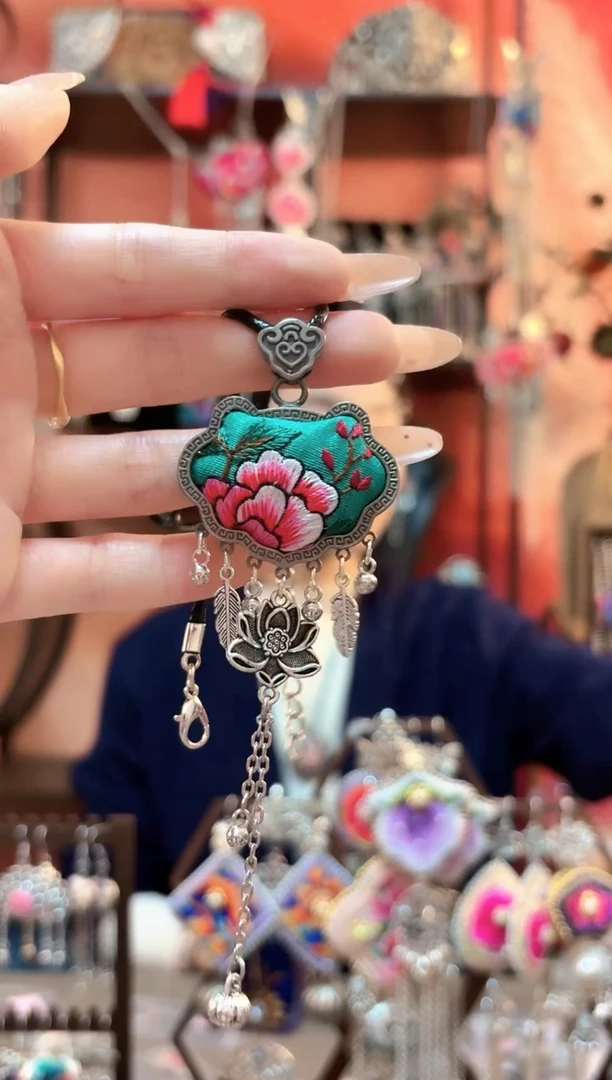 织绣云织谣民族风精美饰品448