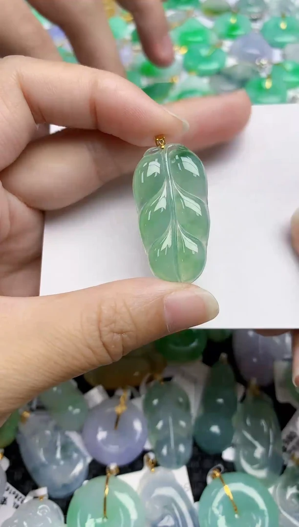 翡翠18K金镶嵌颈饰天然翡翠A货