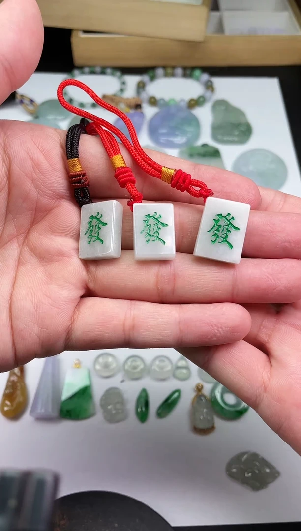 颈饰未镶嵌翡翠挂件