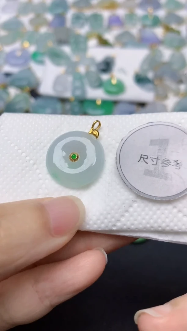 翡翠18K金镶嵌颈饰天然缅甸A货翡翠