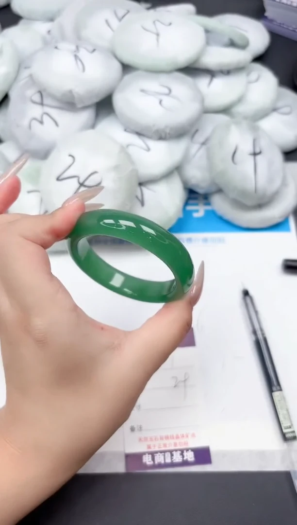 未镶嵌手镯石英质玉311-54.4