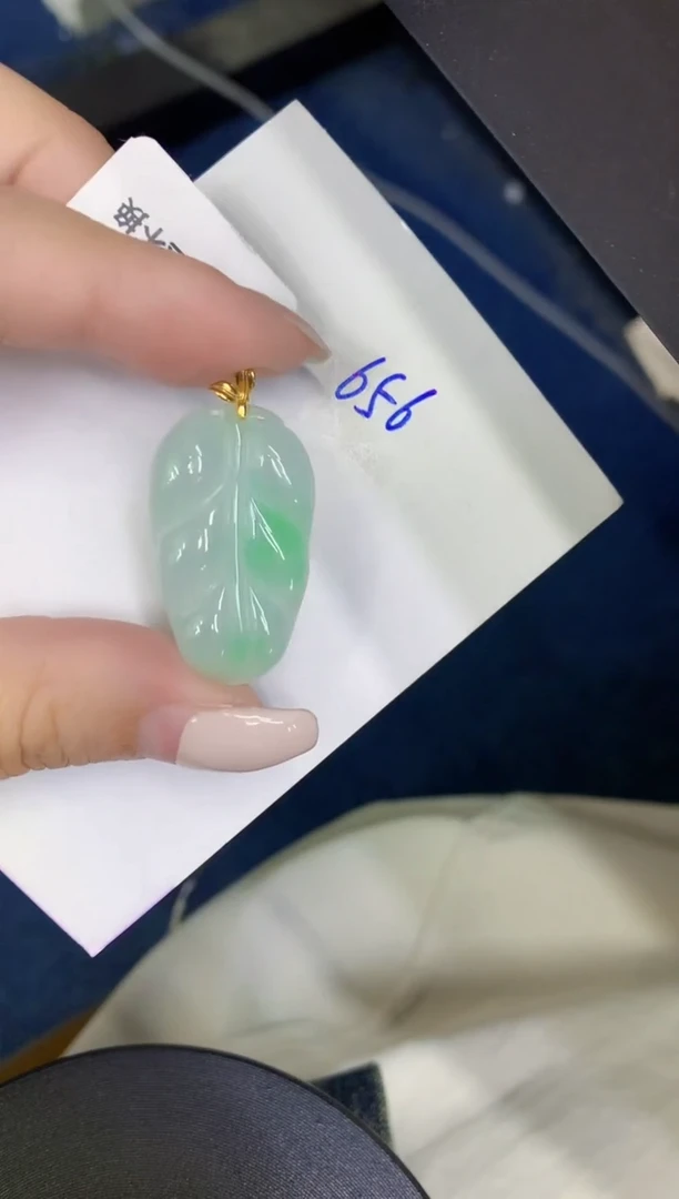 颈饰18K金镶嵌翡翠缅甸天然翡翠A货