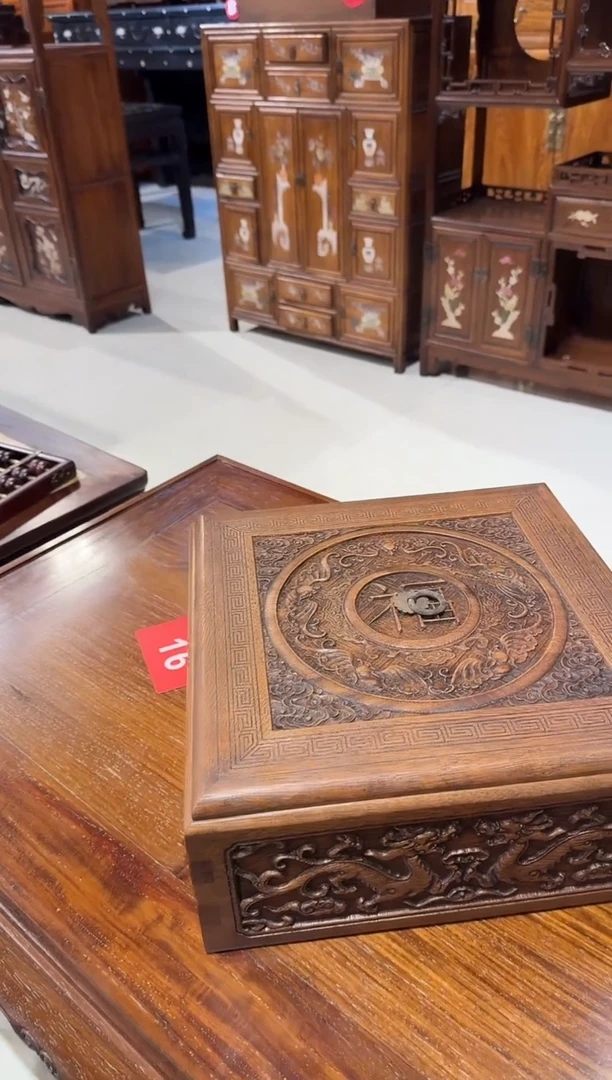 【闪购商品】木木艺雕刻四宫格盒358.8888