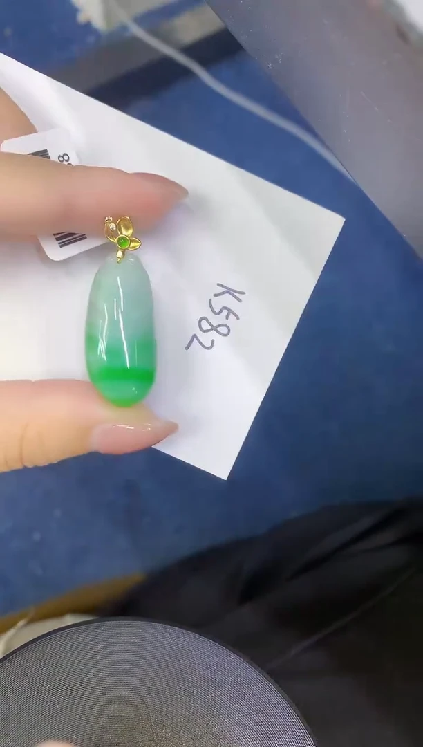 颈饰未镶嵌翡翠缅甸天然翡翠A货