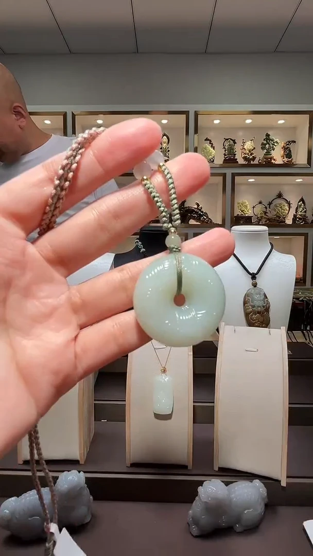 和田玉未镶嵌车挂苏