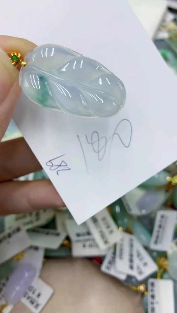 颈饰18K金镶嵌翡翠111111111111