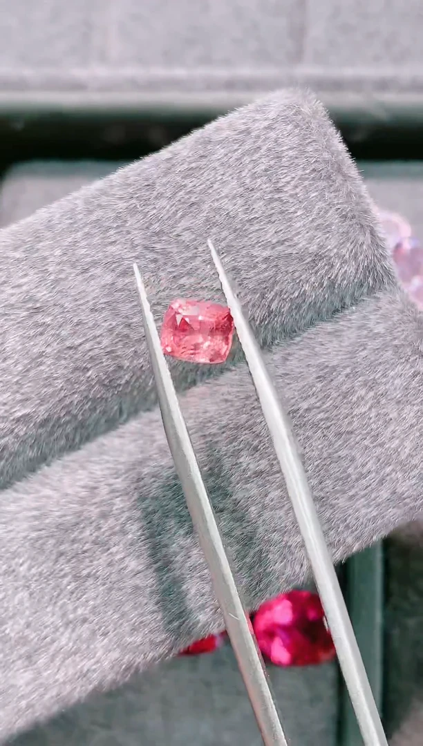 未镶嵌尖晶石珠宝半成品天然包体0.98ct