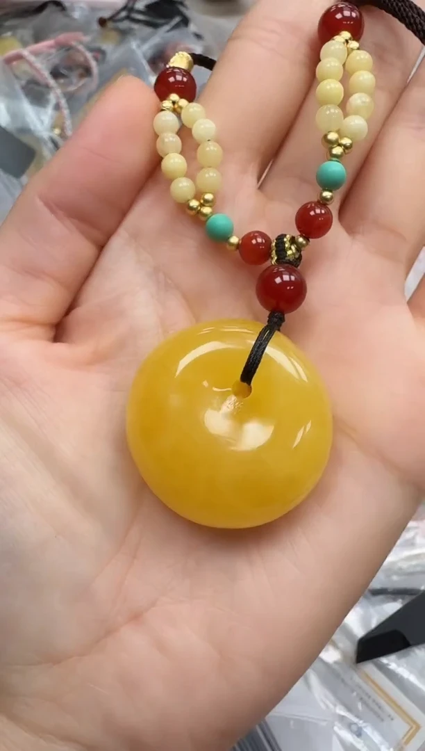 未镶嵌琥珀裸石如图