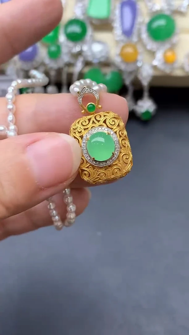 翡翠18K金镶嵌颈饰357-中国好珍宝