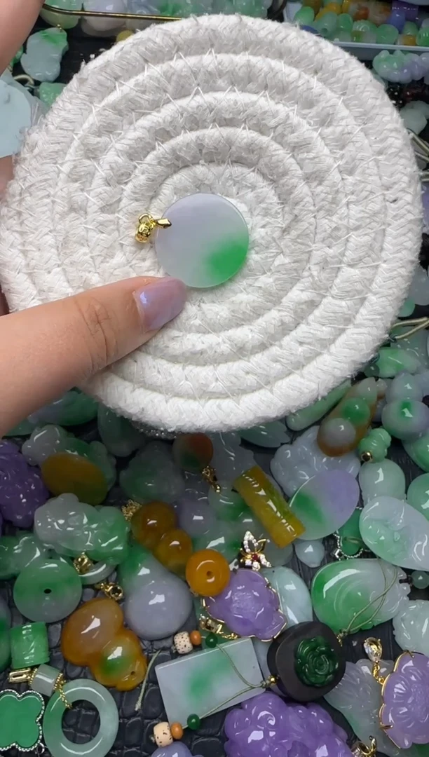 颈饰未镶嵌翡翠缅甸翡翠吊坠