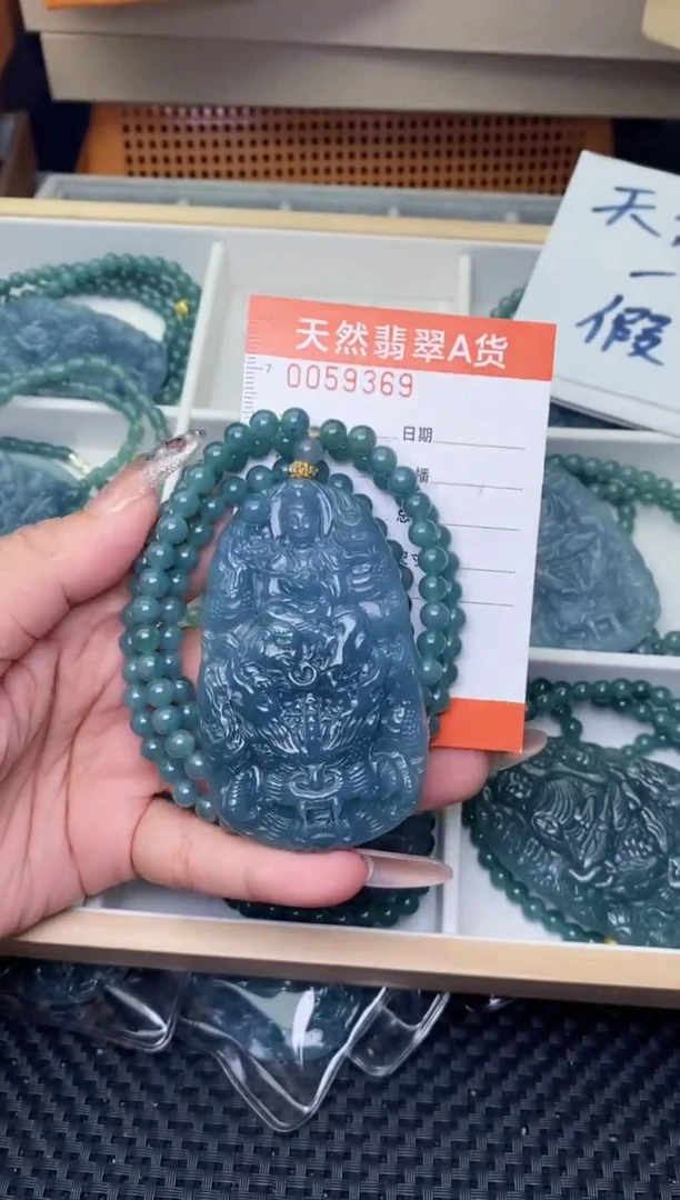 翡翠未镶嵌颈饰