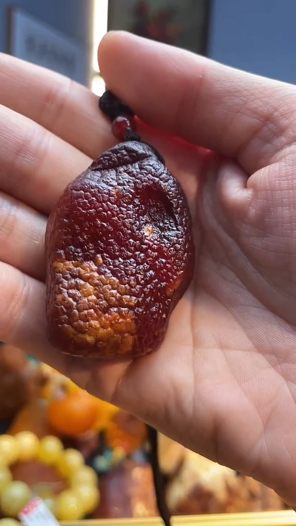 未镶嵌颈饰琥珀吊坠