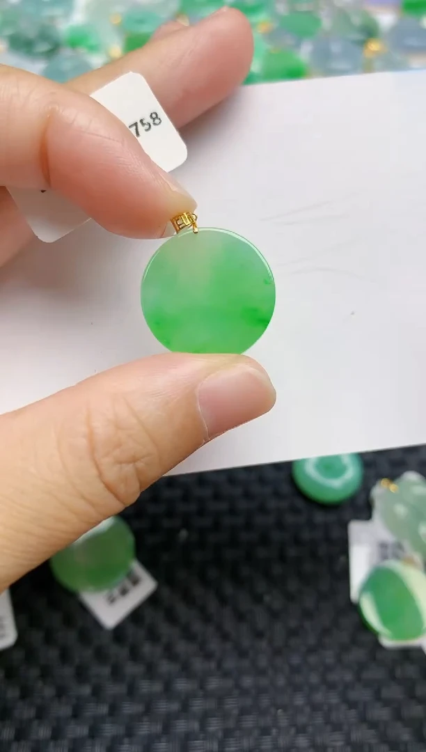 翡翠18K金镶嵌颈饰天然A货翡翠