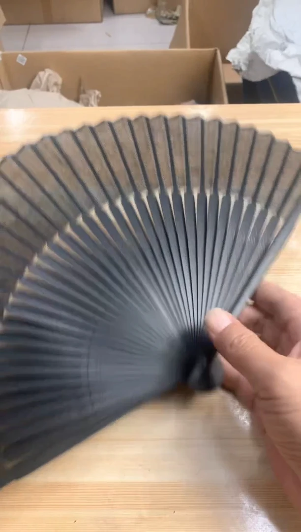 哇****5默认微瑕，no退no换，介意勿拍