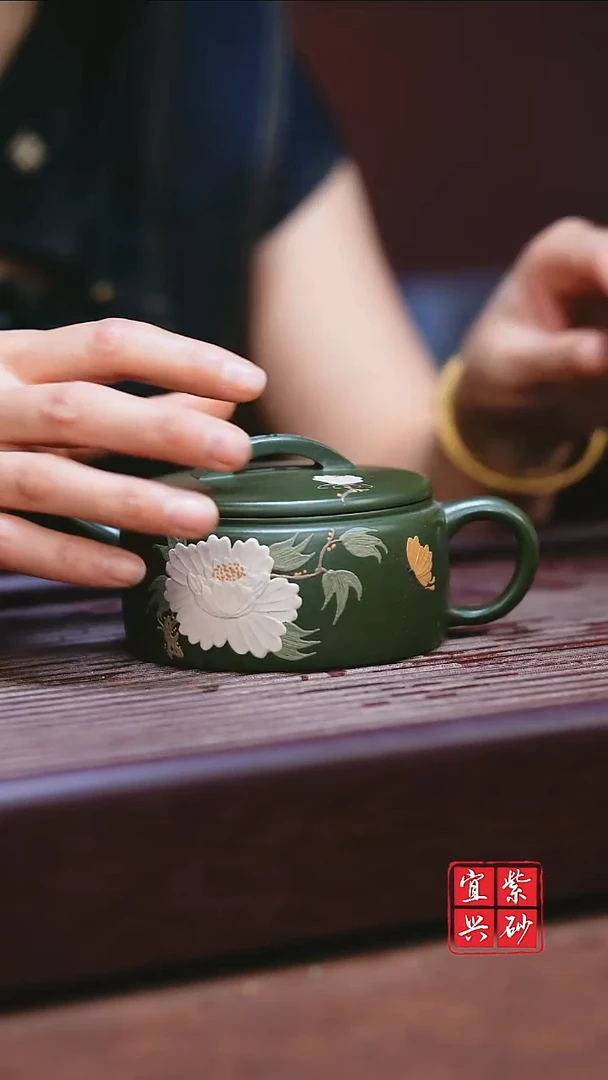 紫砂其他绿泥牡丹汉瓦壶