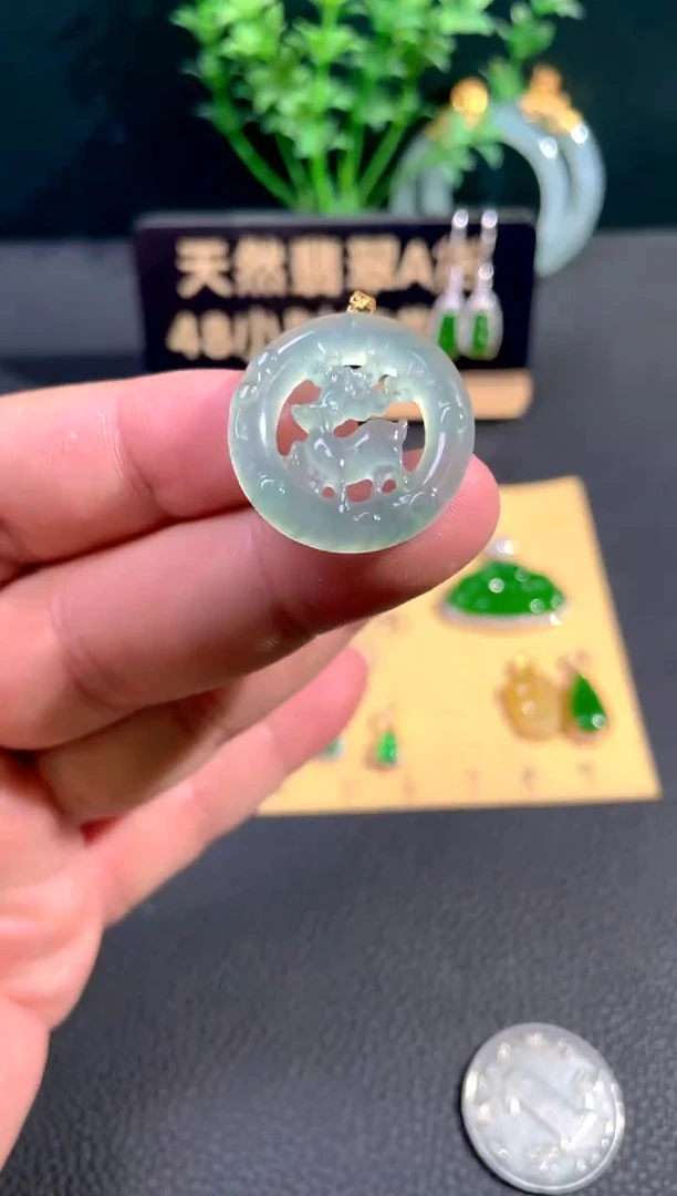 颈饰18K金镶嵌翡翠翡翠