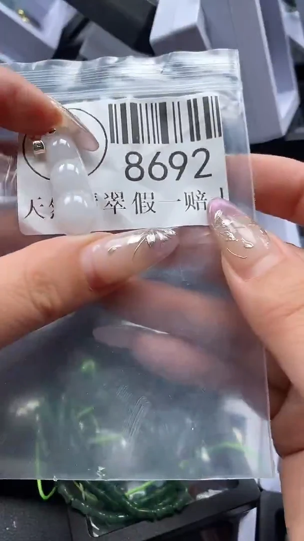 吊坠(不含链)未镶嵌翡翠8692