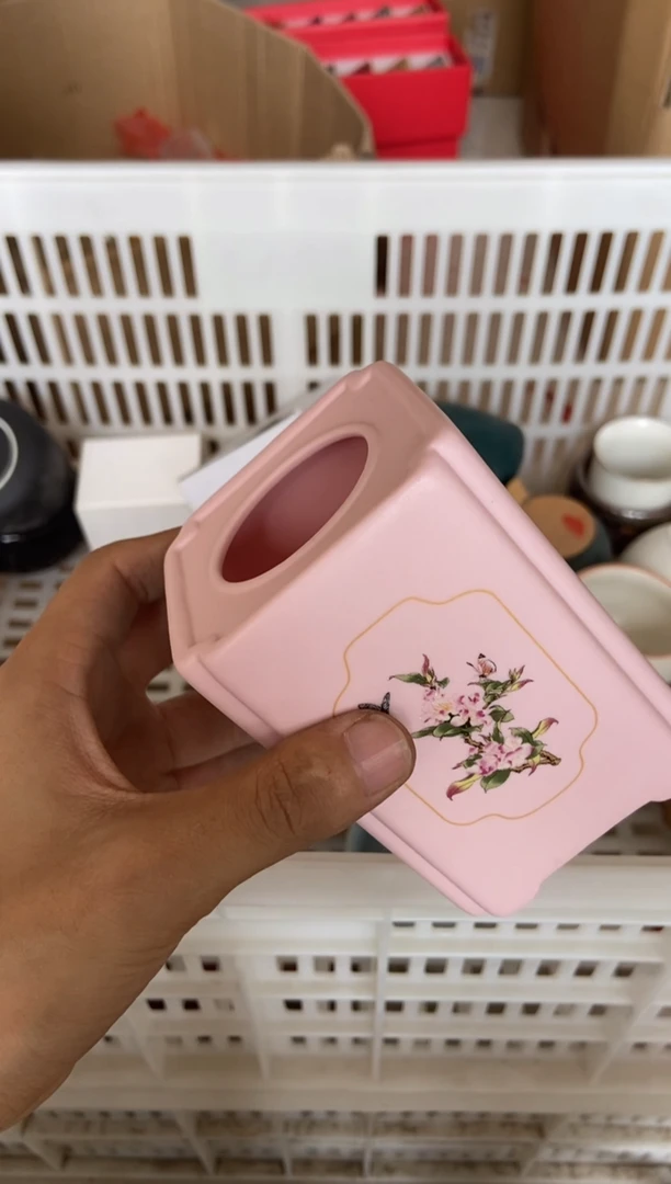 摄影的产品有使用过的痕迹有点脏介意勿拍