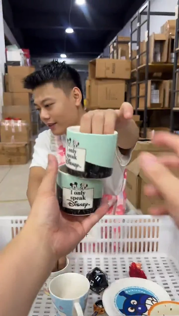 瓷片米奇米妮小茶杯一对