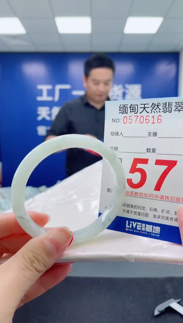 未镶嵌手镯翡翠天然翡翠手镯