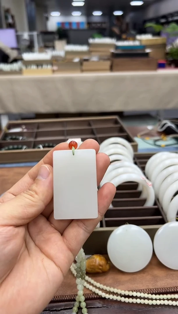 【闪购商品】和田玉吊坠未镶嵌无事牌 带链