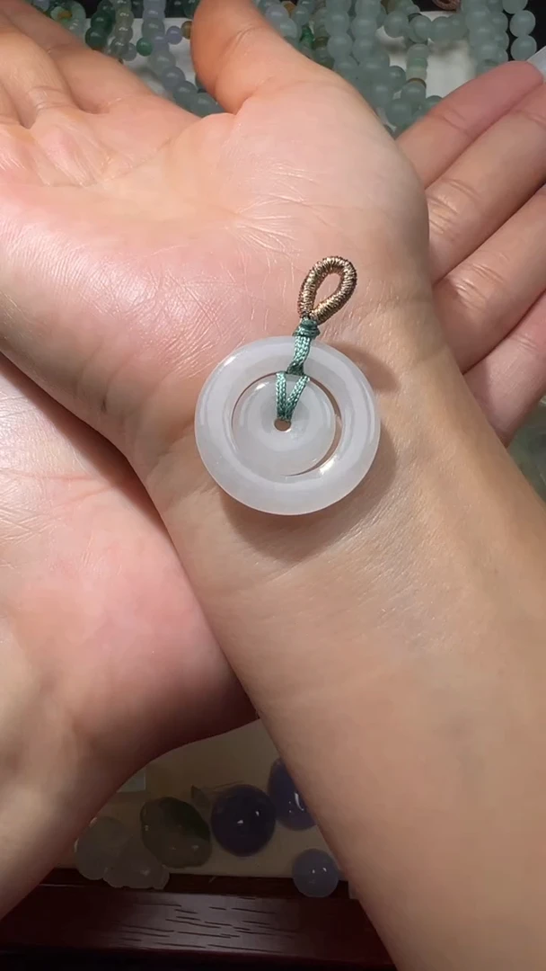 颈饰未镶嵌翡翠尘**往甜甜圈