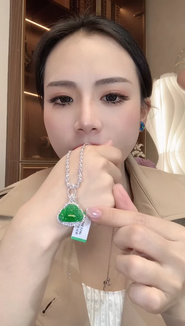 【闪购商品】翡翠吊坠(不含链)18K金镶嵌C30