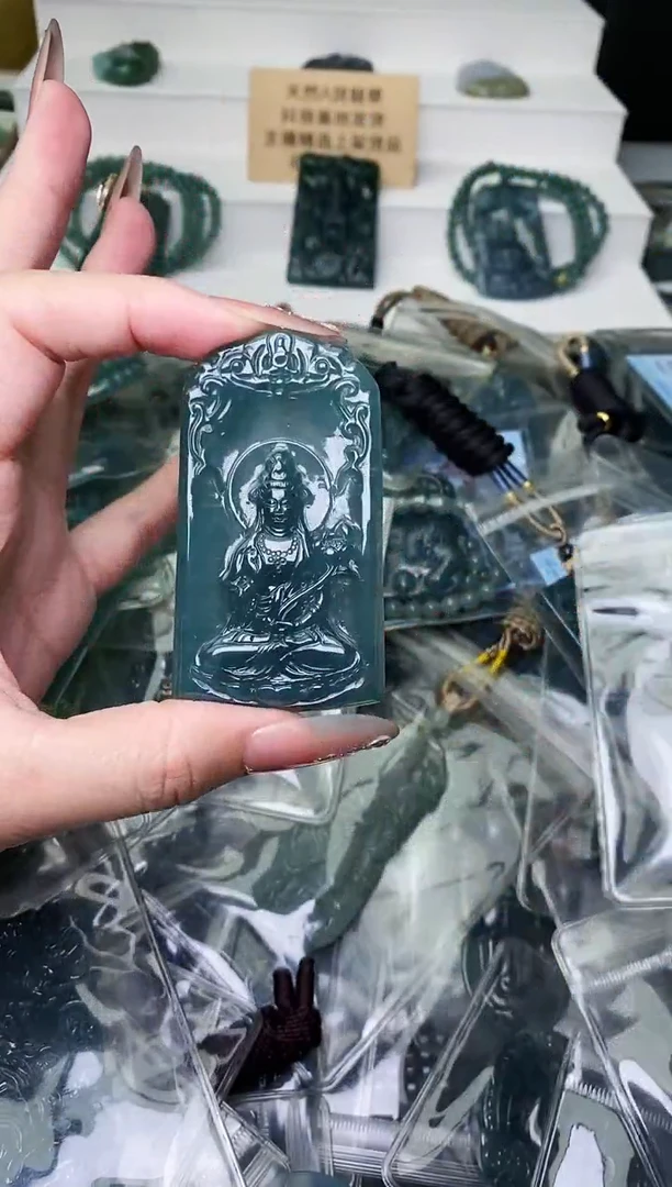 颈饰未镶嵌翡翠