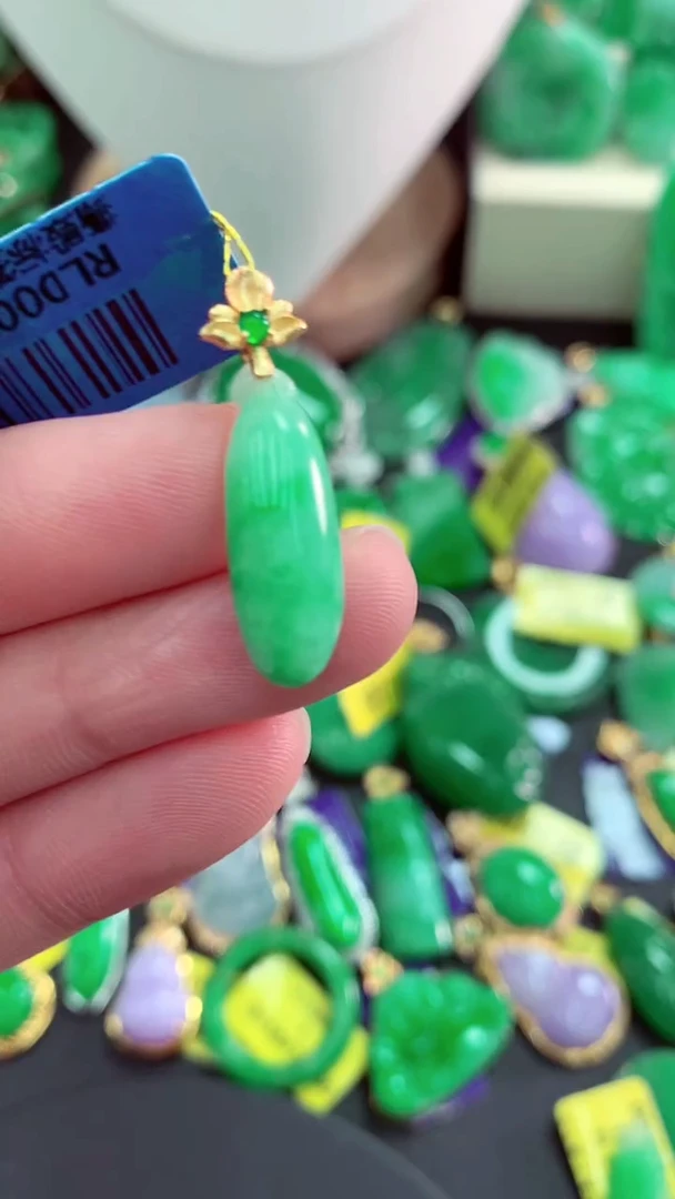 吊坠(不含链)未镶嵌翡翠天然缅甸翡翠A货