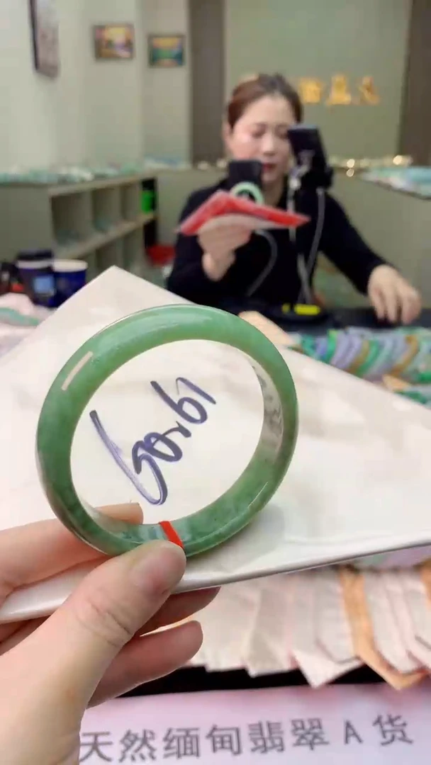 【闪购商品】翡翠手镯未镶嵌0834040250