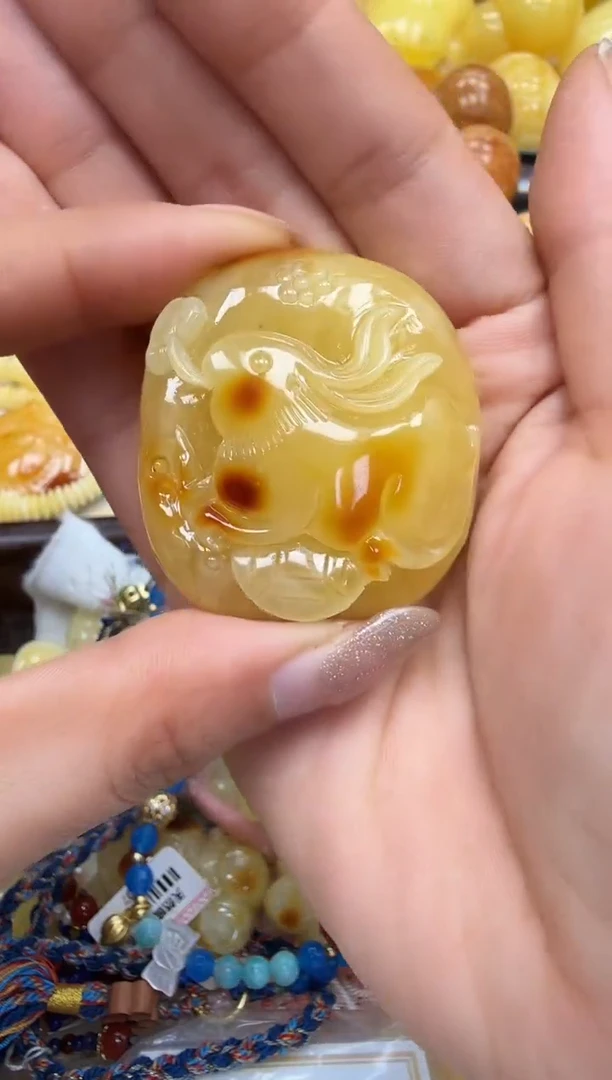 裸石琥珀未镶嵌如图