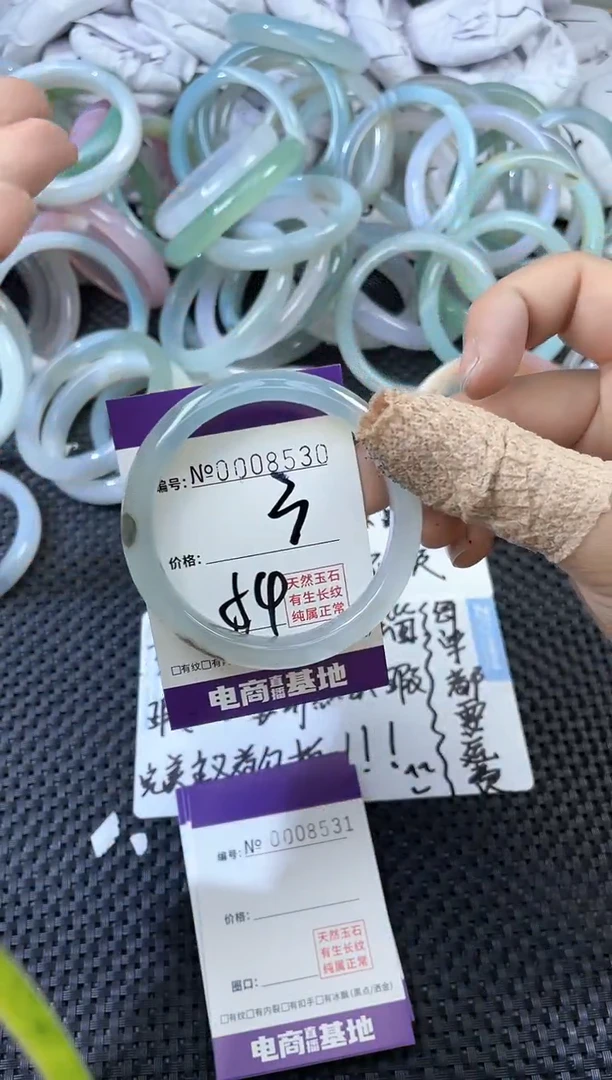 玛瑙/玉髓手镯未镶嵌8530