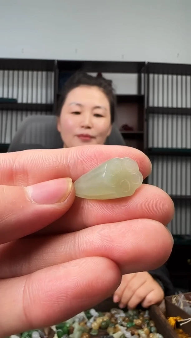 颈饰未镶嵌和田玉连年有余 莲蓬小吊坠