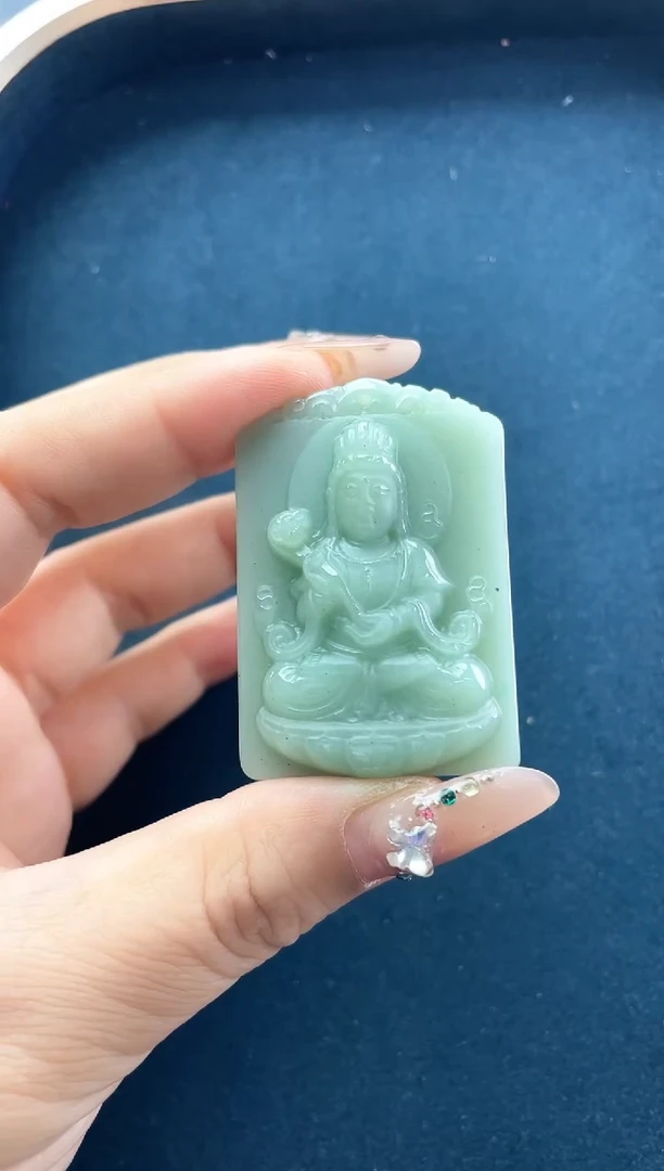 未镶嵌正方形观音密玉（石英质玉）正方形观音