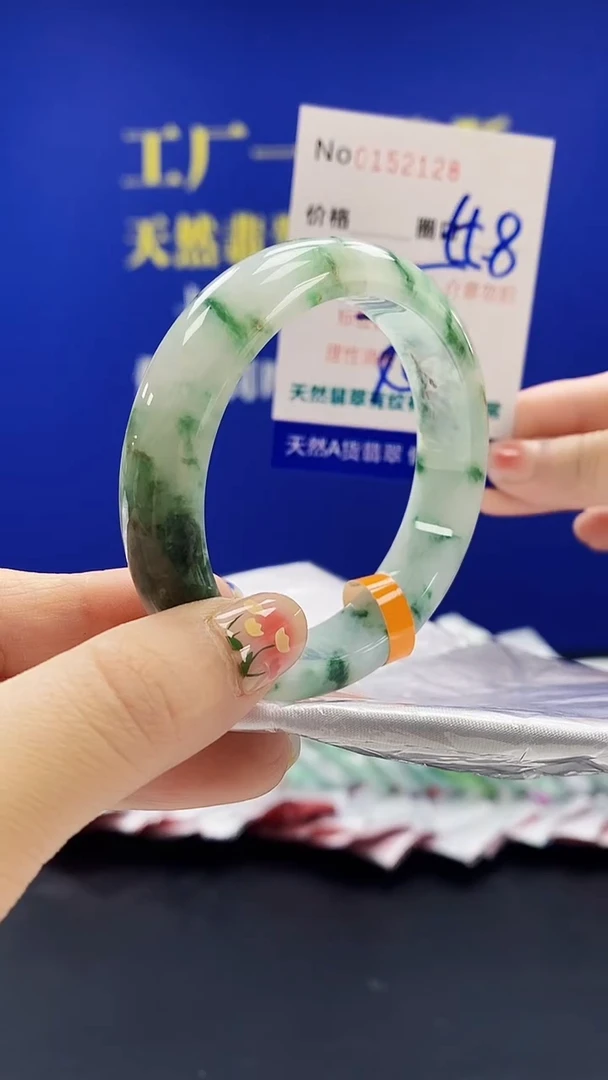 翡翠手镯未镶嵌A-翡翠手镯未镶嵌-A