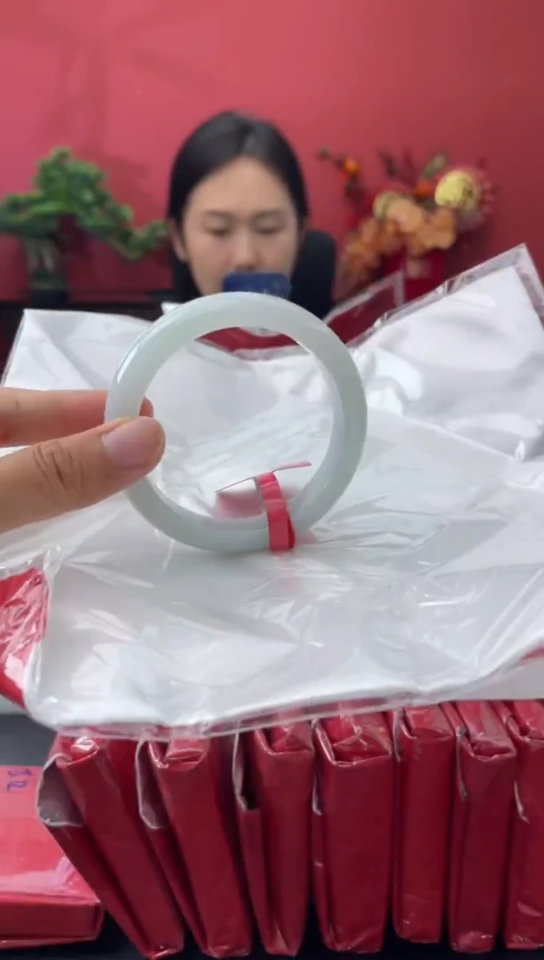 未镶嵌手镯翡翠1       圈口54-55