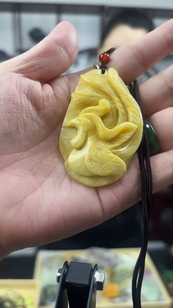 未镶嵌岫玉颈饰1