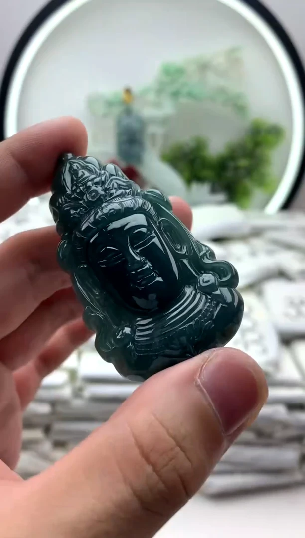 翡翠未镶嵌颈饰观音首