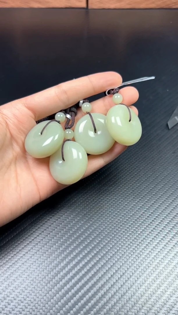 和田玉未镶嵌吊坠(赠链)迪克兰平安扣二细多样性发货拍一发一mjh