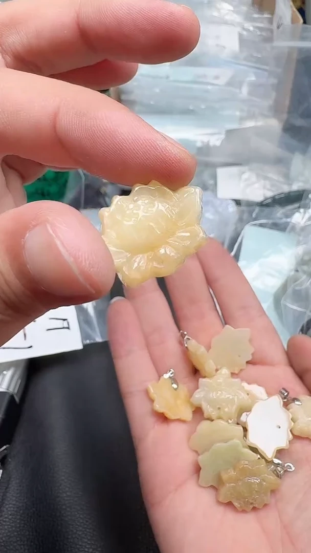 翡翠未镶嵌颈饰f7051