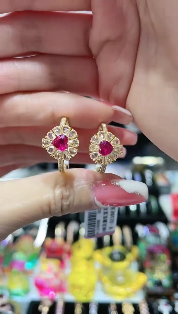 18K金镶嵌天然红宝石戒指爱心两用款 多样性发其一 约0.75ct