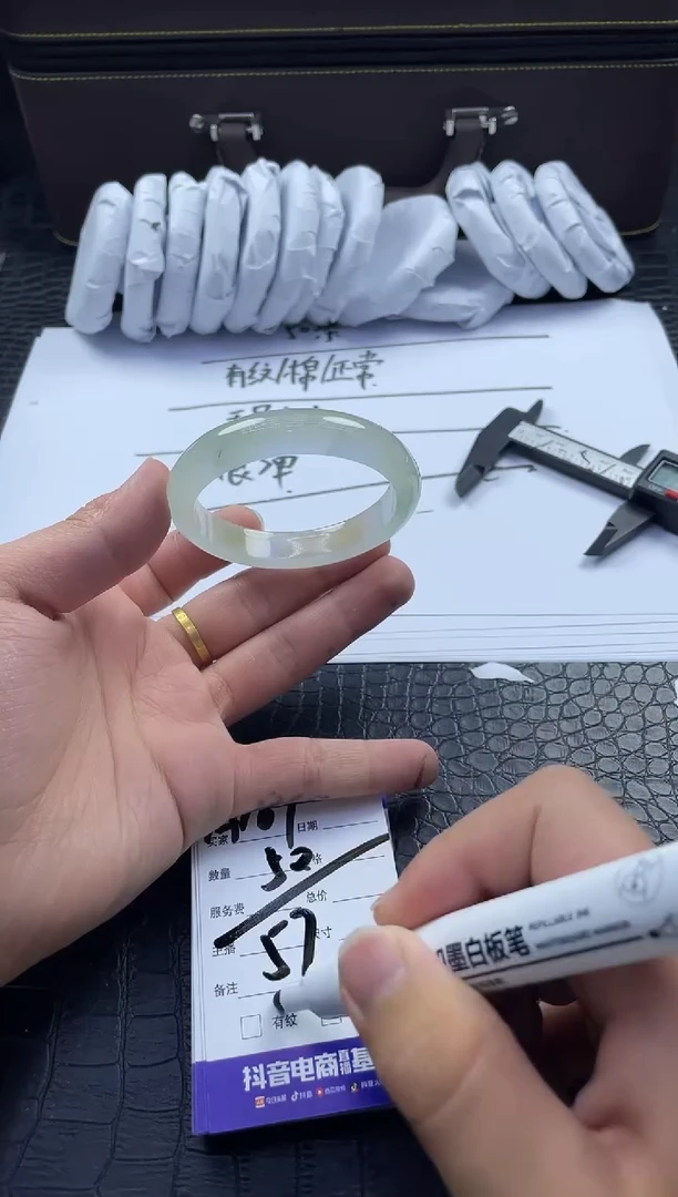 时尚大女王冰透美人镯A161