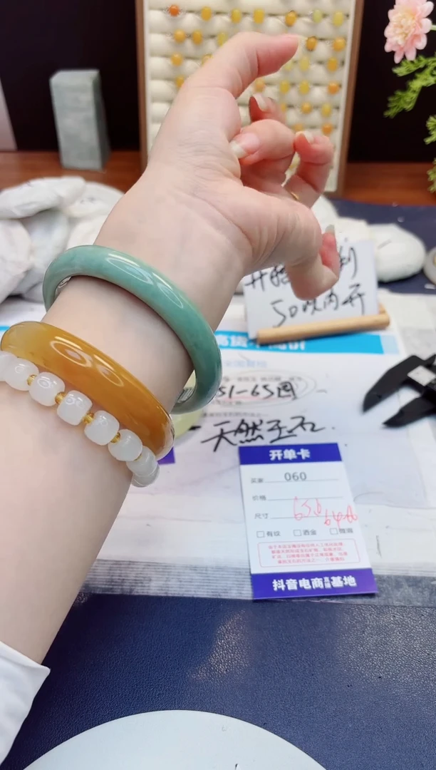 未镶嵌手镯石英质玉60-翠玉-圈口65