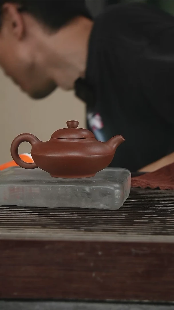 茶壶紫砂范菊英，带证160CC83号