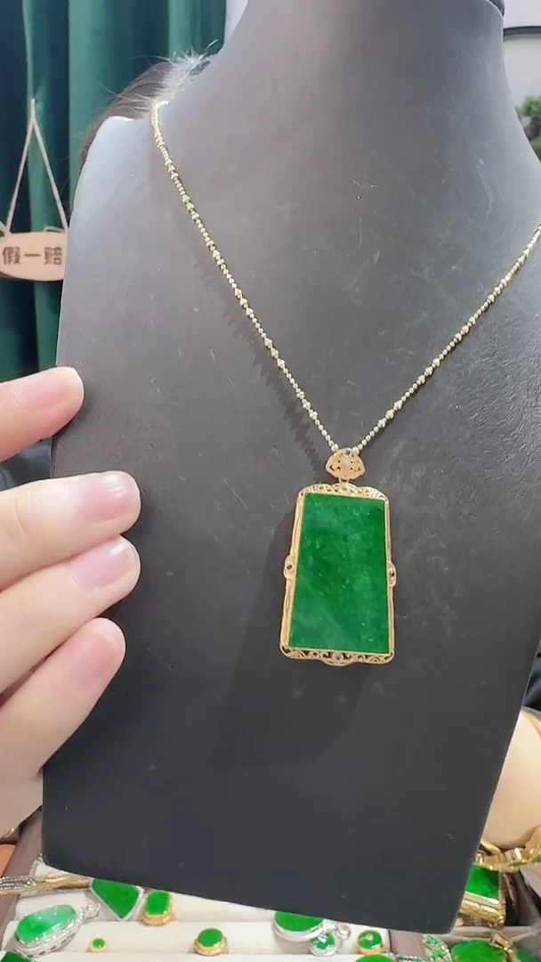 颈饰18K金镶嵌翡翠888888888888