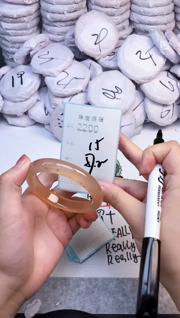 手镯玛瑙/玉髓未镶嵌2200