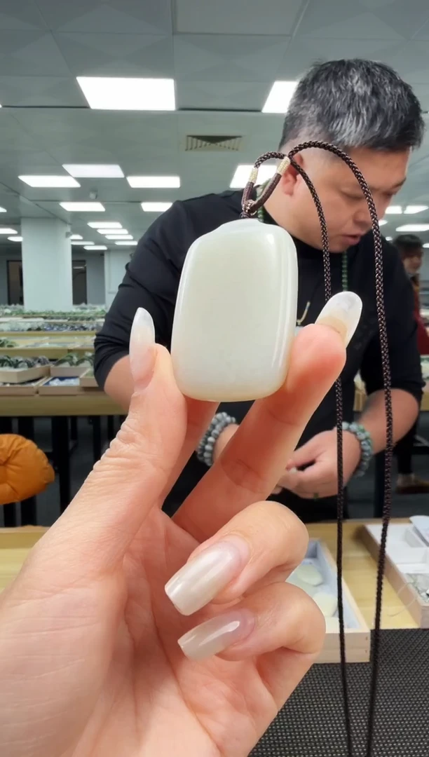 颈饰未镶嵌和田玉无事牌吊坠约32*52*8