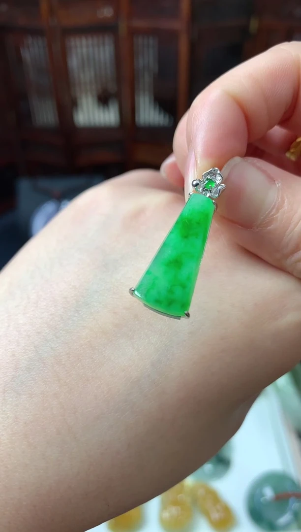 【闪购商品】翡翠吊坠(不含链)18K金镶嵌挂件
