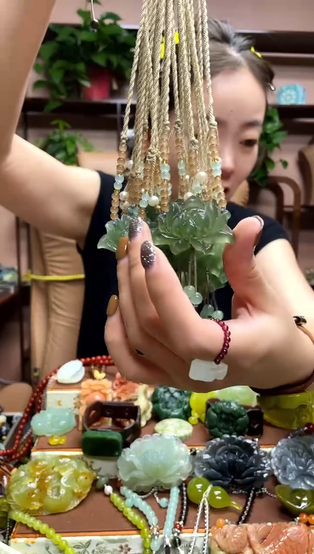 未镶嵌岫玉吊坠多样性发货发其中之一
